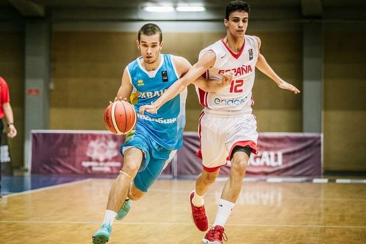 Збірна України (U-18) зазнала розгромної поразки від Іспанії на першості Європи з баскетболу