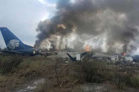 У Мексиці розбився пасажирський літак зі 101 людиною на борту