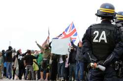 У Франції у сутичках з мігрантами поранені четверо поліцейських