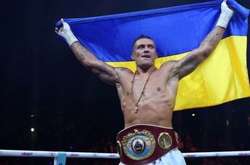 Усик про критику з боку політиків: Краще б підняли пенсії і повернули посмішки людям