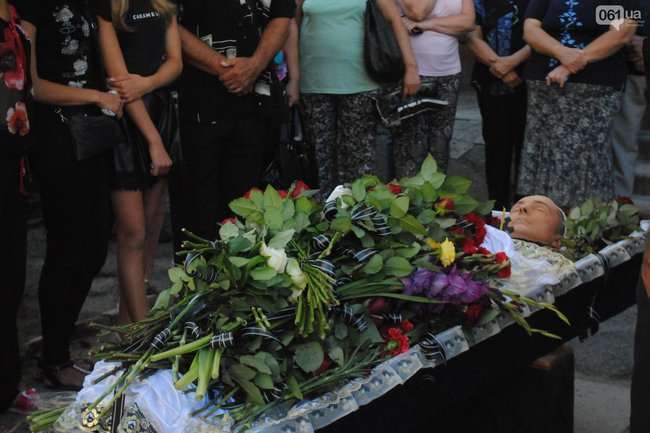 Залишилися дружина, син та дочка. У Запоріжжі попрощалися із загиблим на Донбасі воїном