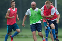 Сергій Назаренко (по центру)