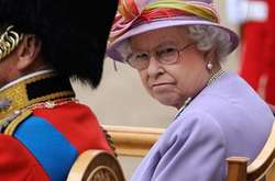 У королевы скоро лопнет терпение: Во дворце думают над тем, как спасти Меган Маркл от скандальных интервью ее отца