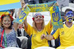 На українську мову сьогодні здійснюються атаки відразу з декількох сторін