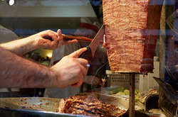 Масове отруєння шаурмою: всі точки продажу належать одному власнику