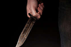 В Ірпені чоловік заступився за дівчину і отримав три удари ножем