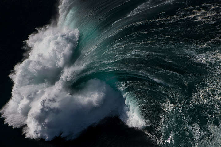 Фотограф превратил свою любовь к океану в главную тему съёмок