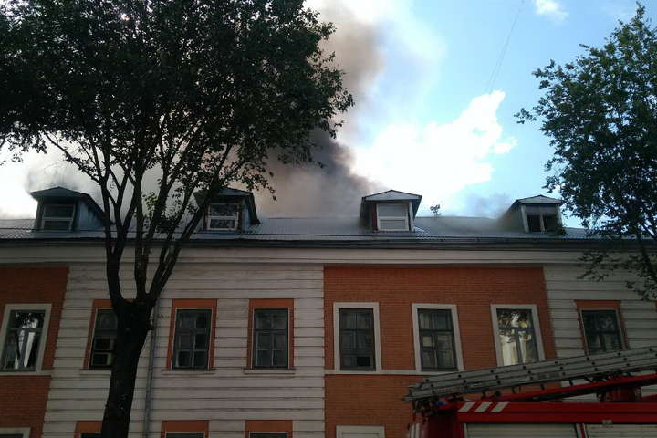 Площа пожежі в академії у Харкові збільшилася до 800 кв. м