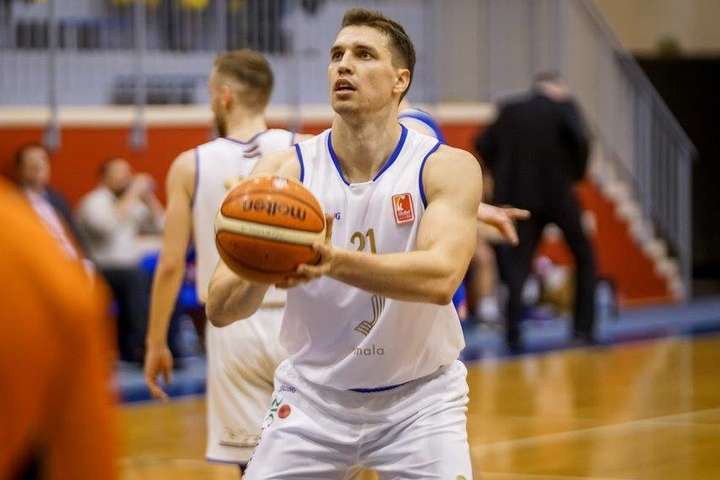 Латвійський центровий перебрався в одеський баскетбольний клуб