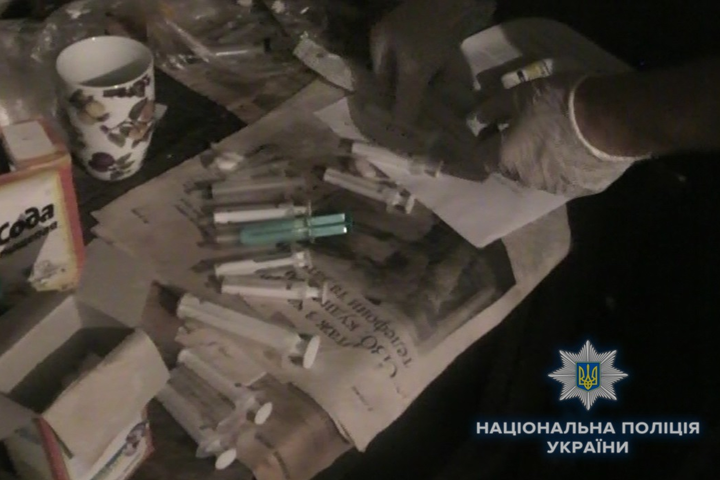 На Київщині поліція накрила наркопритон