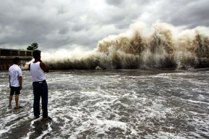 В Китае из-за тропического шторма эвакуированы более 130 тыс. человек