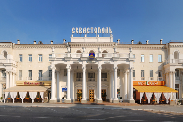 Санкції в дії: остання західна мережа готелів пішла з окупованого Криму