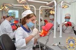 Студенти-майбутні стоматологи 