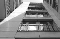 У Запоріжжі хлопчик вистрибнув з вікна 3-го поверху, рятуючись від пожежі