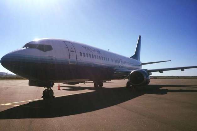 Туристи 12 годин чекали рейсу YanAir до Тбілісі, а потім прилетіли без багажу