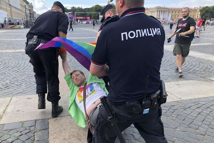 У Санкт-Петербурзі затримали понад 20 ЛГБТ-активістів