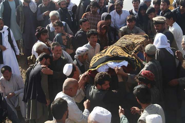 В Афганістані смертник підірвався у мечеті: загинули 39 людей