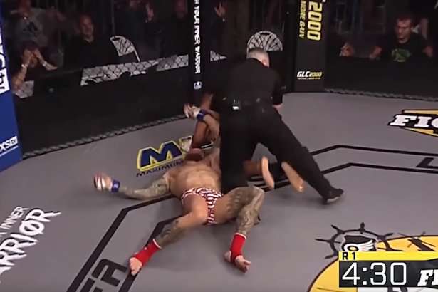 В MMA відбувся найбезглуздіший бій, який протривав усього півхвилини (відео)