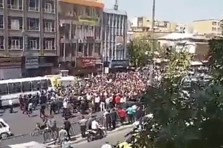 «Смерть диктатору»: в Ірані вирують антиурядові протести