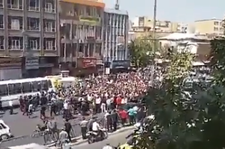 «Смерть диктатору»: в Ірані вирують антиурядові протести