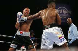 Альварес нокаутував Ковальова