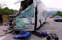 У Грузії автобус в'їхав у вантажівку