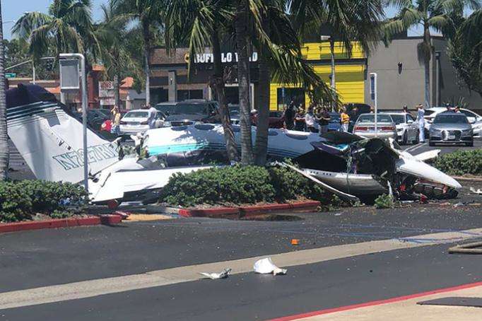 У Каліфорнії літак упав на автопарковку: п'ятеро людей загинули