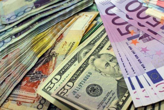 Готівковий курс валют 6 серпня: гривня невпинно падає 