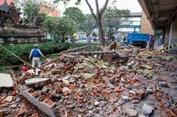 В Индонезии в результате землетрясения погибло более 140 человек