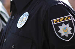 Пограбування під супермаркетом: крадій погрожував потерпілому «заточкою»