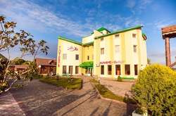 Отруєння у готелі на Львівщині: в лікарні вже 26 дітей та один дорослий