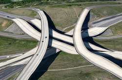 Спотворена реальність на листівках з Google Earth надихнула художника на яскравий проект (фото)