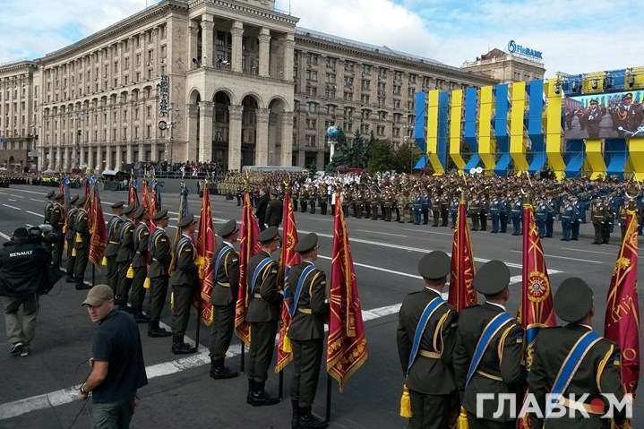 Порошенко поручил закрепить воинское приветствие «Слава Украине!» на законодательном уровне