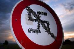 Свастика на месте гибели ребенка в Германии: полиция ищет виновных