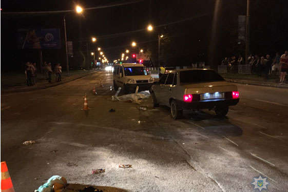Легковик у Львові збив трьох людей, які перебігали дорогу