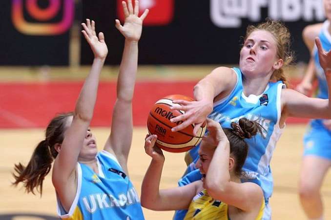 Жіноча збірна України з баскетболу вийшла в чвертьфінал чемпіонату Європи U-18 (відео)