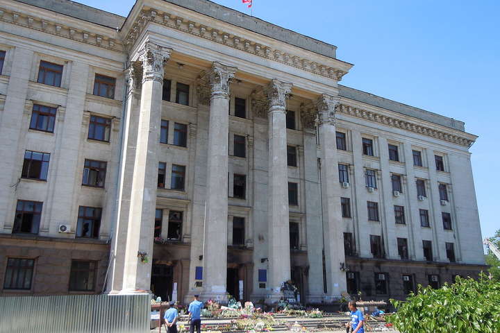 Суди знову відмовилися передавати державі одеський будинок профспілок