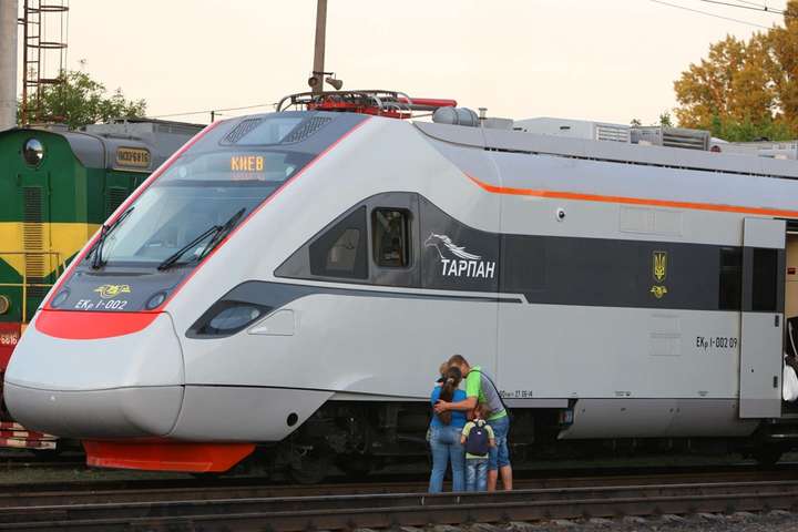 «Укрзалізниця» протестувала новий швидкісний потяг 
