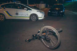 На Бажана у Києві велосипедиста збив водій з купою алкоголю в автівці