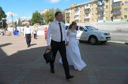 Еще один праздник для всех влюбленных. Как прошел свадебный бум в день трех восьмерок