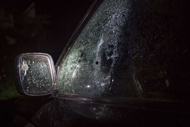 На Донбасі невідомі обстріляли автомобіль командира штурмової роти «Правого сектора»