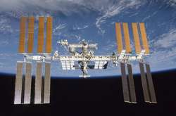 На Международной космической станции почти месяц борются с утечкой воды при помощи салфеток