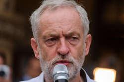 Консервативна партія Британії випереджає лейбористів на 4%