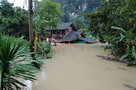 У Таїланді евакуюють туристів через сильний шторм