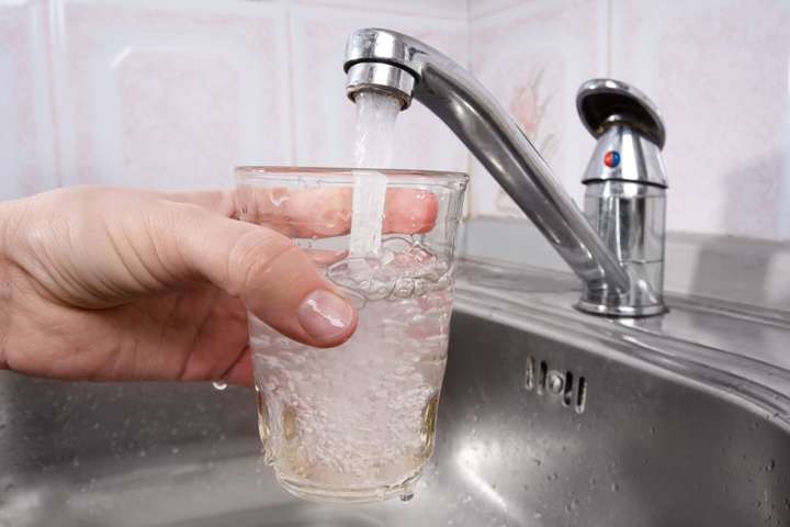 Киян заспокоїли: воду з крану можна використовувати - хлору достатньо