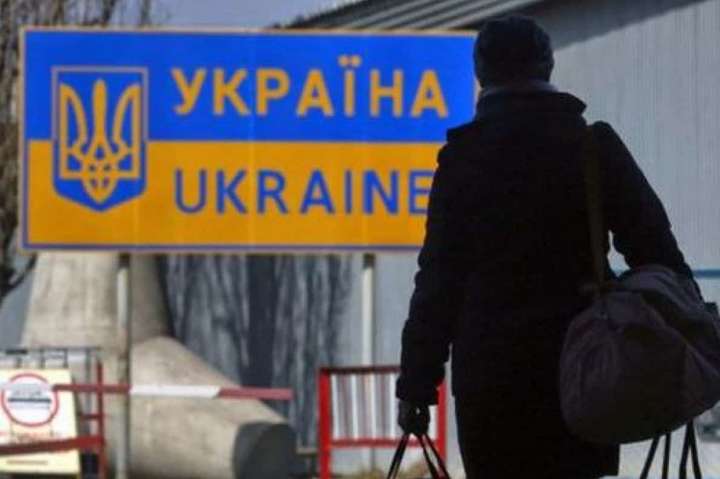 Заробітчани з України: куди і на які роботи вони їздять