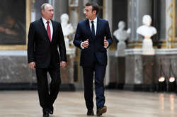 У Кремлі повідомили про телефонну розмову Путіна з Макроном