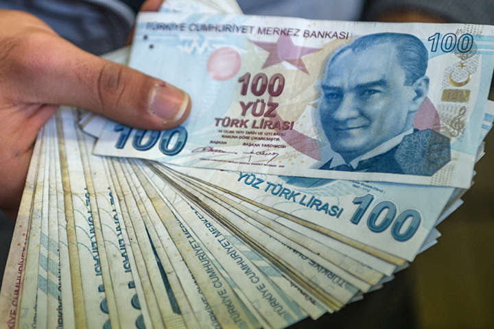 Курс турецької ліри щодо долара продовжує падати
