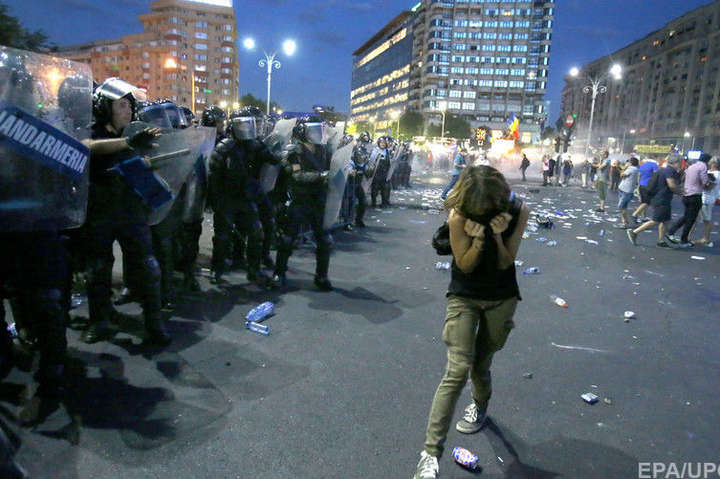 Під час розгону демонстрантів у Бухаресті постраждали понад 400 осіб