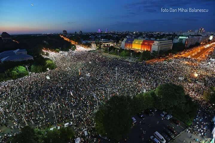 В Румынии во время разгона антиправительственного митинга пострадало более 400 человек